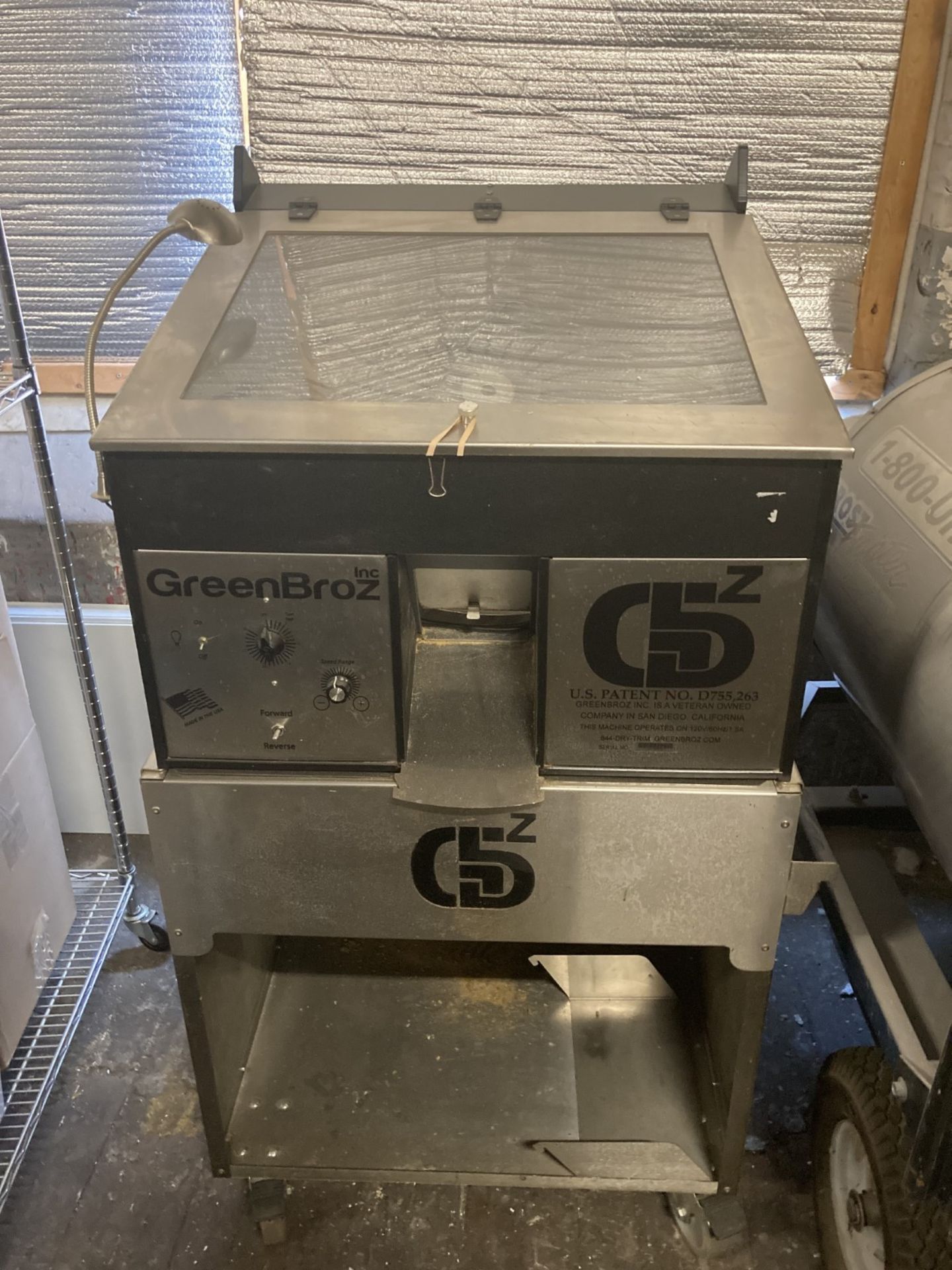GreenBroz 215 Automatic Dry Bud Trimming Machine