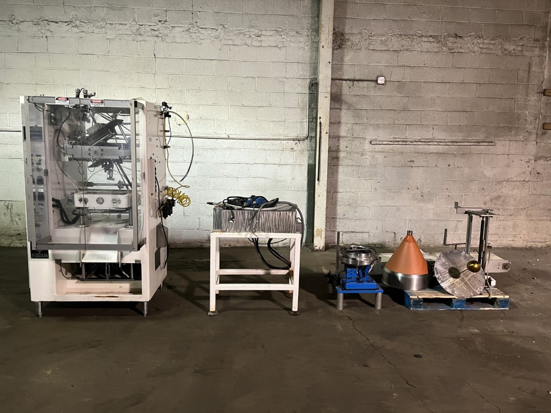 General Packaging Vertical Fill Form and Seal Machine. **See Auctioneers Note**