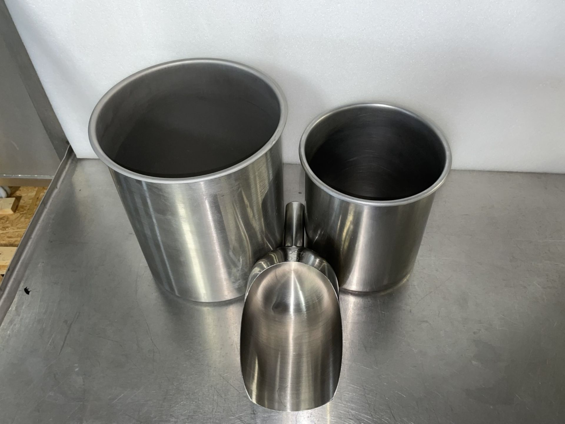Lot of Polar Ware stainless steel beakers, with scoop