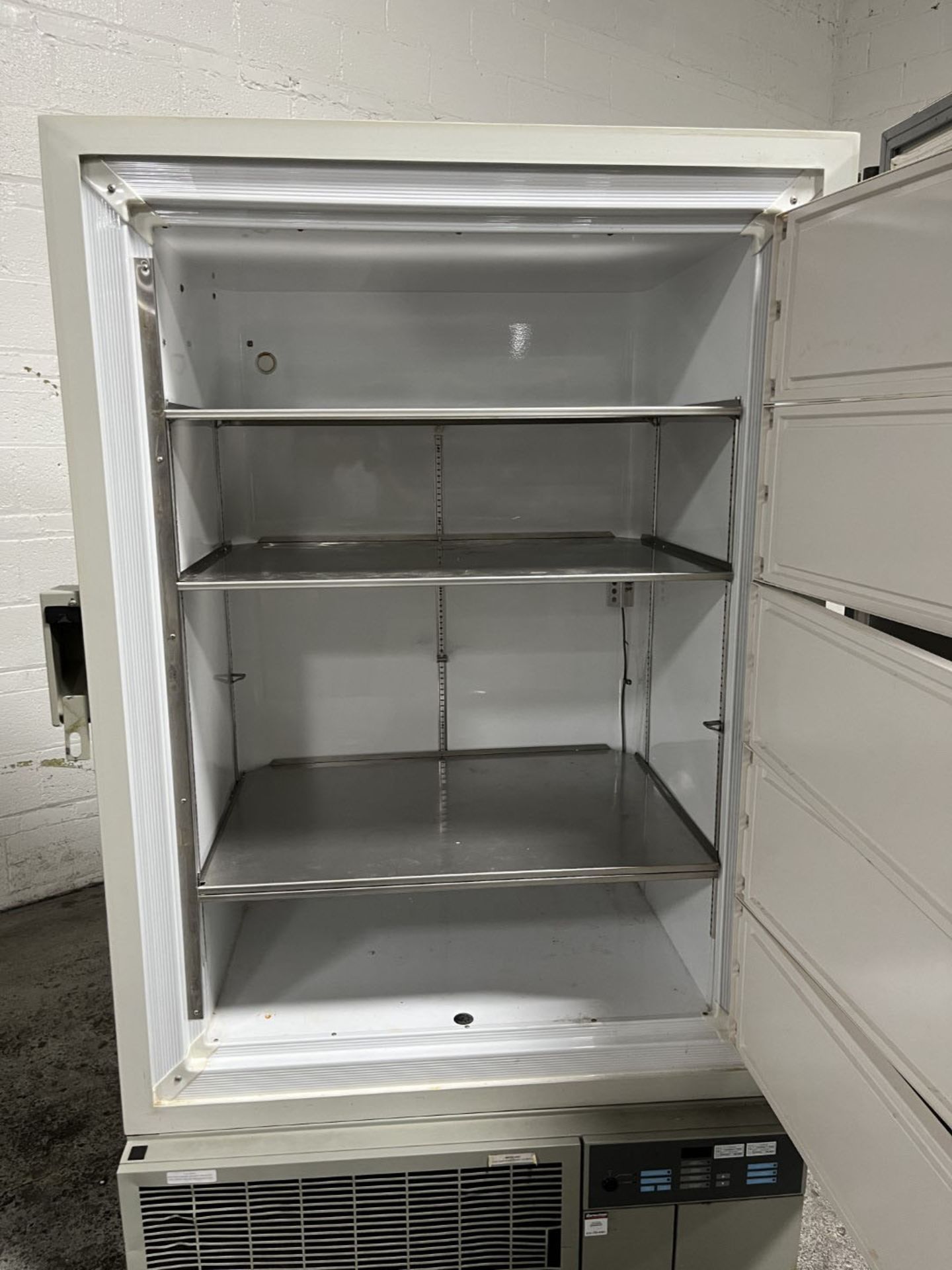 Revco Ultra Low Temperature Freezer, Model ULT2586-5-A35 - Image 7 of 8