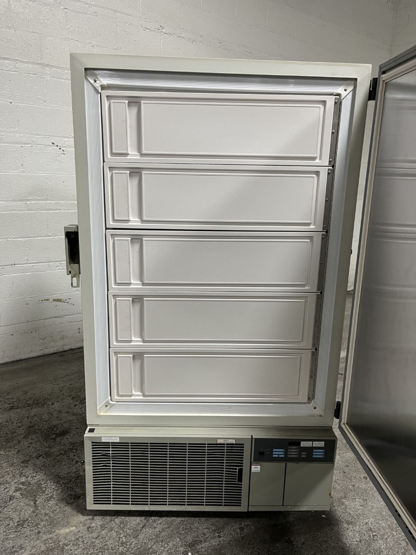 Revco Ultra Low Temperature Freezer, Model ULT2586-5-A35 - Image 6 of 8