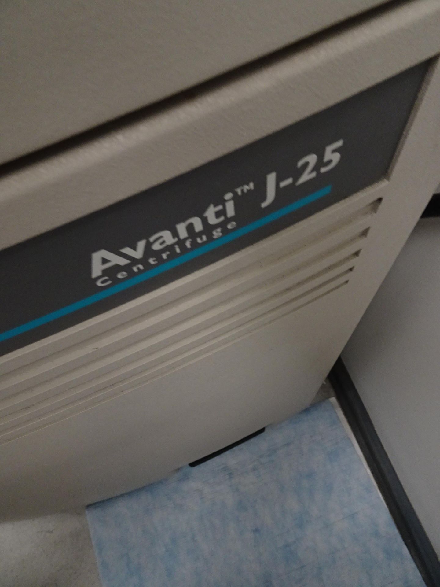 Beckman Coulter Avanti J-25 Centrifuge sn JHY99M09 With (1) JS-13.1 13,000RPM Rotor sn 99U-3504 ( - Image 4 of 12