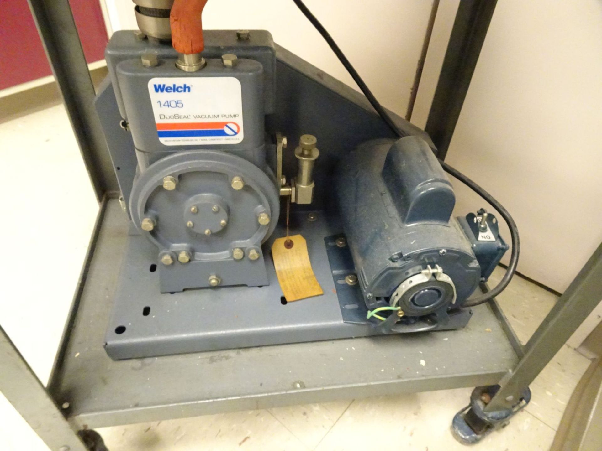 Welch 1405 DuoSeal Vacuum Pump with Glass Apparatus. - Image 4 of 8