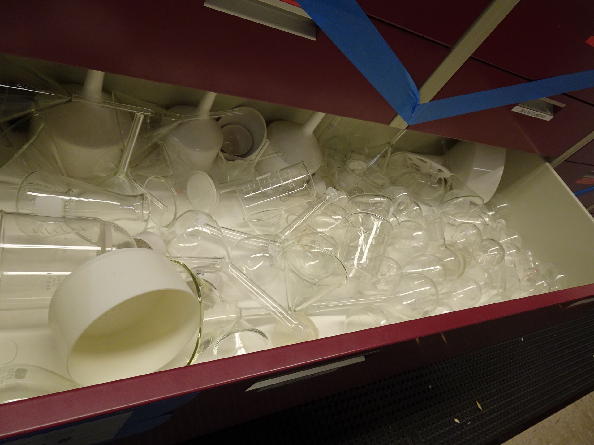 Large Lot of Misc Glassware and Plasticware - Image 7 of 12