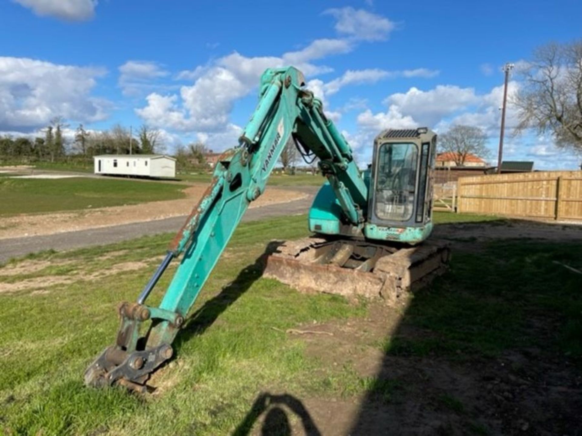 Yanmar B7-3 8 tonne 360 excavator, with front blade, 5,649 hours, rubber tracks, manual quick- - Image 5 of 8