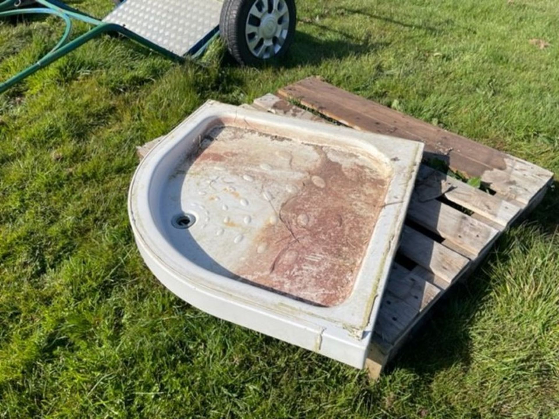 Corner shower tray, basin & pedestal