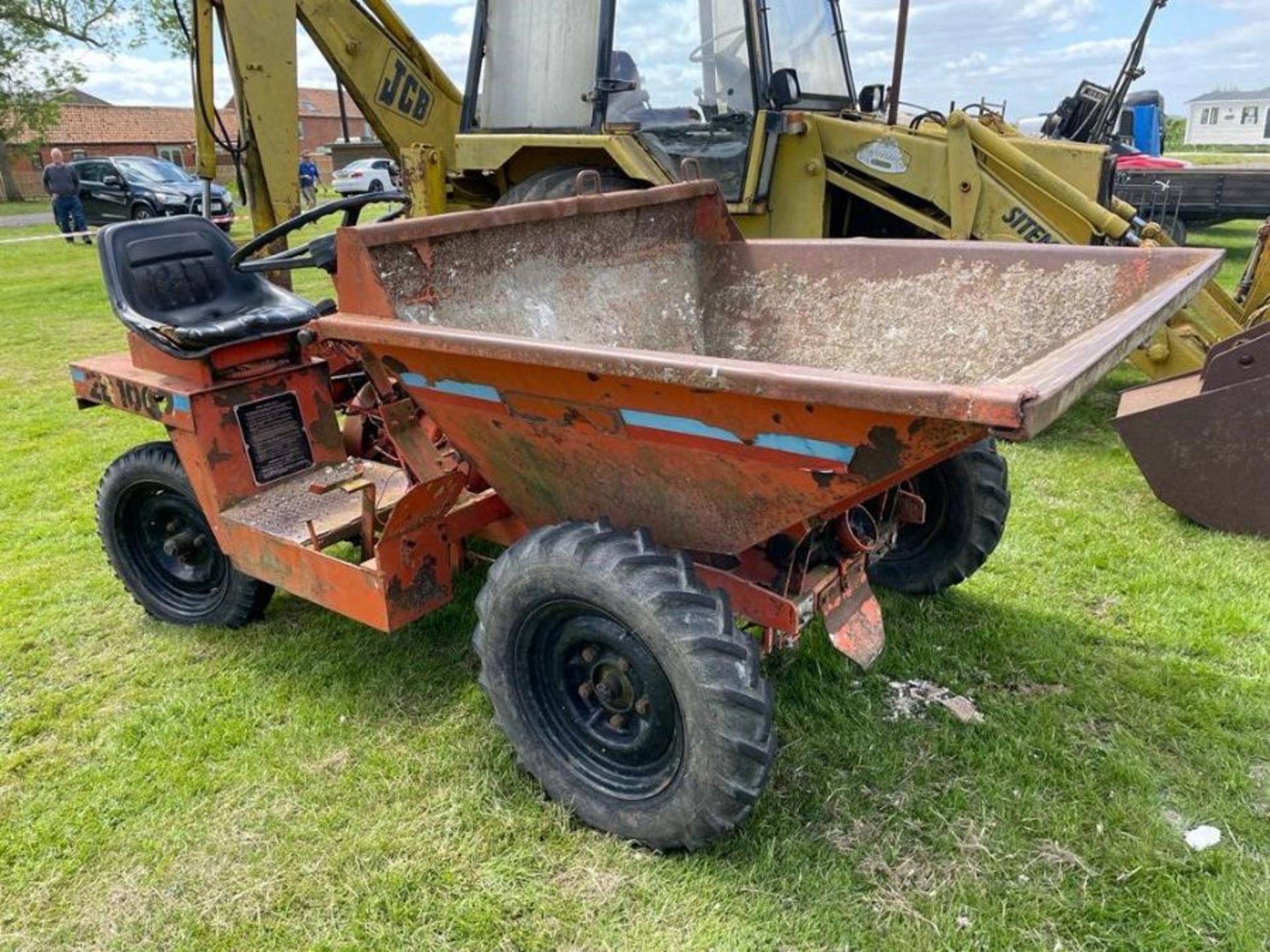 Wibau 1,000kg diesel dumper SNo 2512B1000, key in office - Image 2 of 3