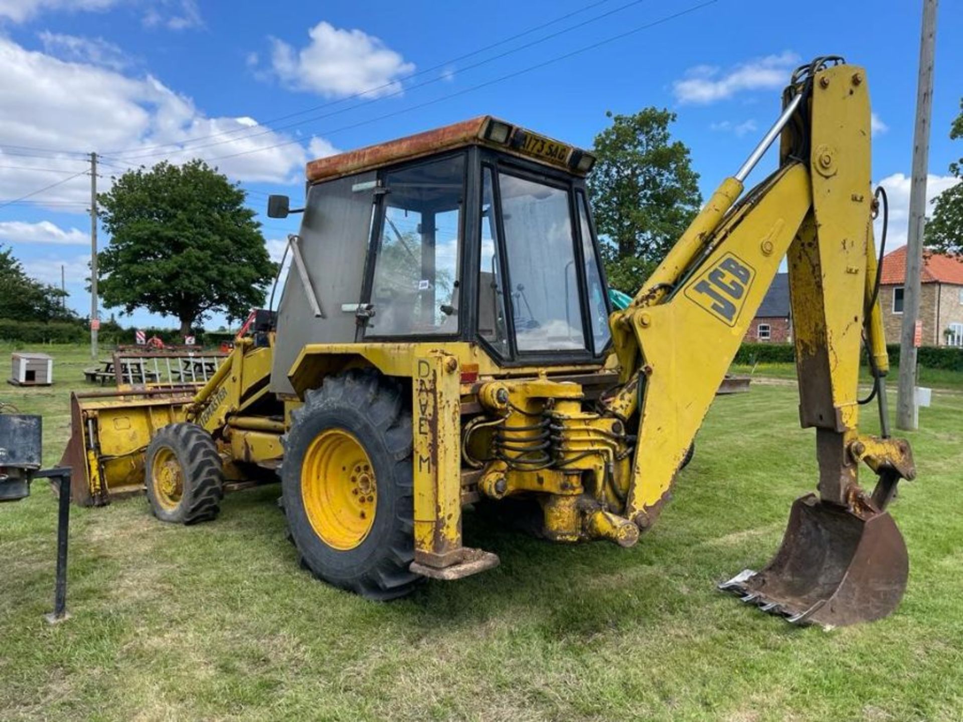 JCB Sitemaster Digger approx.. 1986 digger with buckets & forks Reg A173 SAG, key in office - Image 3 of 5