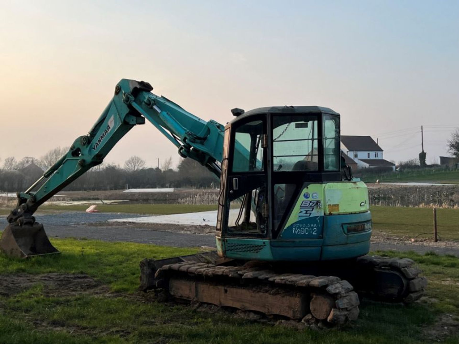 Yanmar B7-3 8 tonne 360 excavator, with front blade, 5,649 hours, rubber tracks, manual quick-