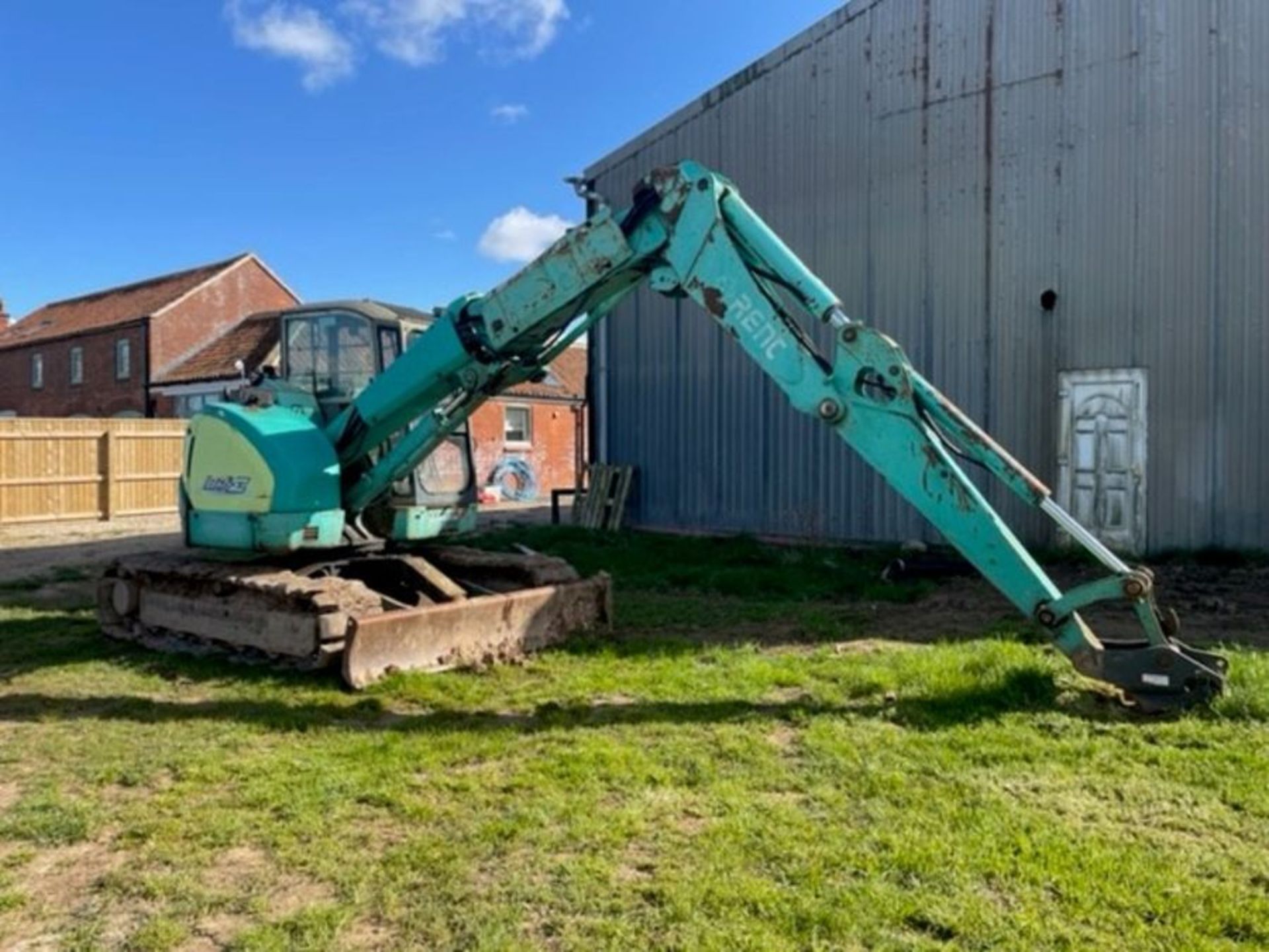 Yanmar B7-3 8 tonne 360 excavator, with front blade, 5,649 hours, rubber tracks, manual quick- - Image 3 of 8