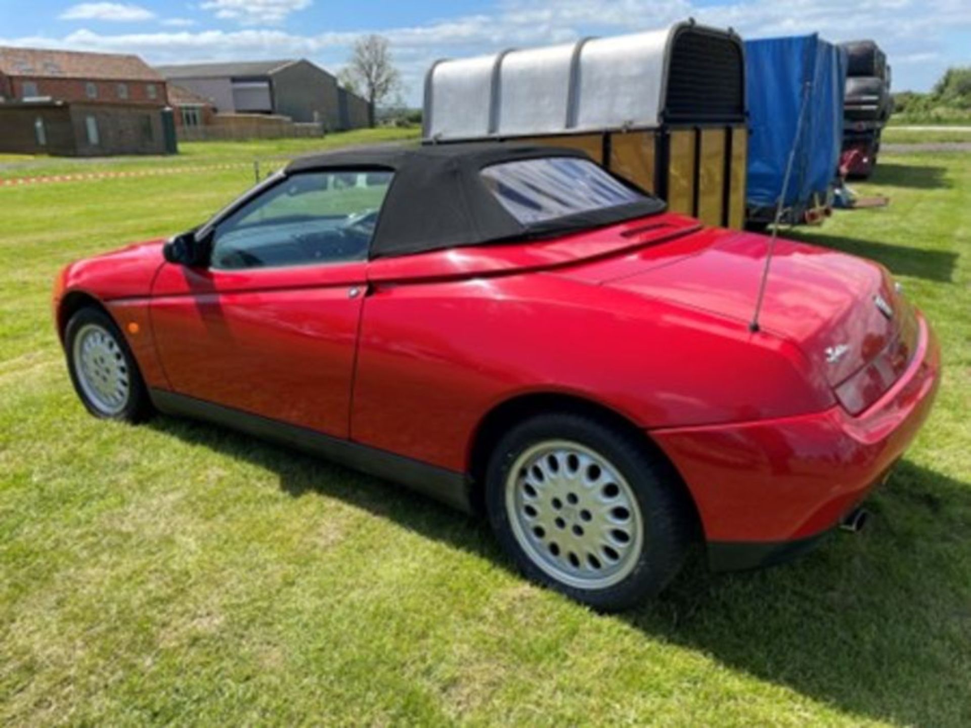 Alfa Romeo spider in classic red, T.spark 16V R998 BAX, log book in office - Image 6 of 7