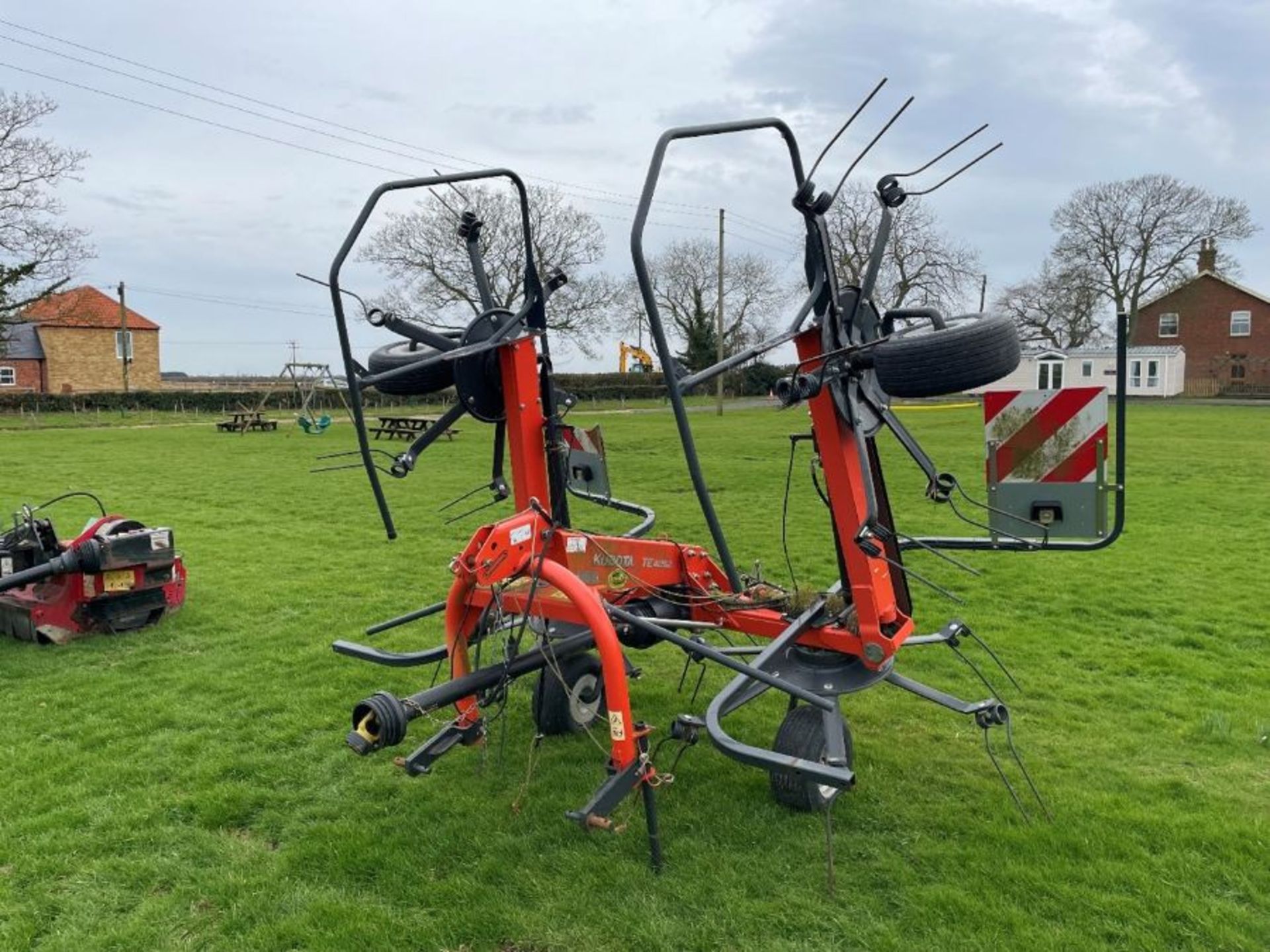 (17) Kubota TE4052 rotary tedder - Image 2 of 5