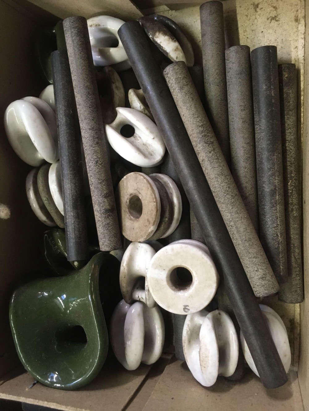 2 BOXES OF VINTAGE PLUGS & SOCKETS & SUPERIOR INSULATORS - Image 2 of 3