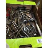 CARTON OF VARIOUS NUT CRACKERS & CORK SCREWS