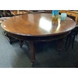 LARGE CIRCULAR MAHOGANY ANTIQUE DINING TABLE ON CARVED LEGS & BRASS CASTERS, 4ft 6'' DIA