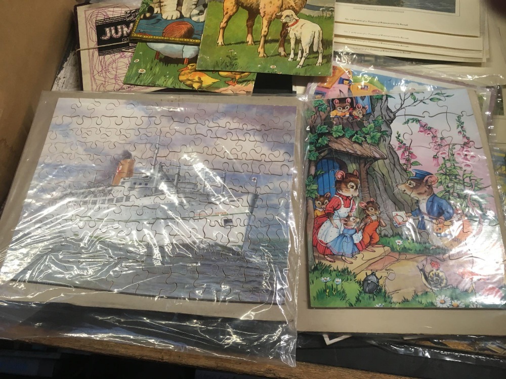 SHELF OF JIGSAW PUZZLES, MONOPOLY SETS & A BOX OF VINTAGE PICTURE BRICKS - Image 9 of 9