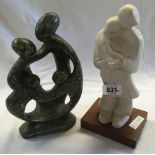 2 STONE CARVINGS MOTHER & CHILD ON WOO PLINTH & GREEN STONE FEATURE (CRACKED)