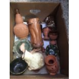 CARTON WITH EARTHENWARE POTTERY