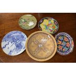 4 VARIOUS LARGE DECORATIVE PLATES & A LARGE STUDIO POTTERY BOWL