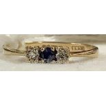 A GOLD RING WITH SAPPHIRES & DIAMONDS, SIZE 'P'