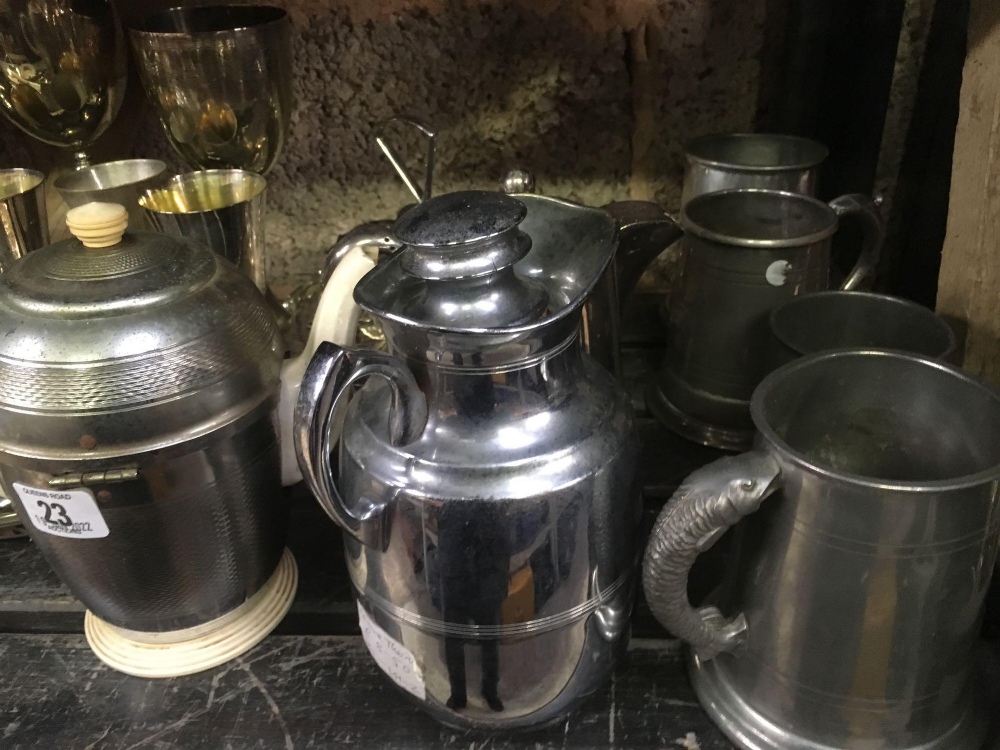 SHELF WITH LARGE QTY OF PLATED EPNS STAINLESS STEEL & PEWTER MUGS, JUGS & CUTLERY - Image 4 of 5