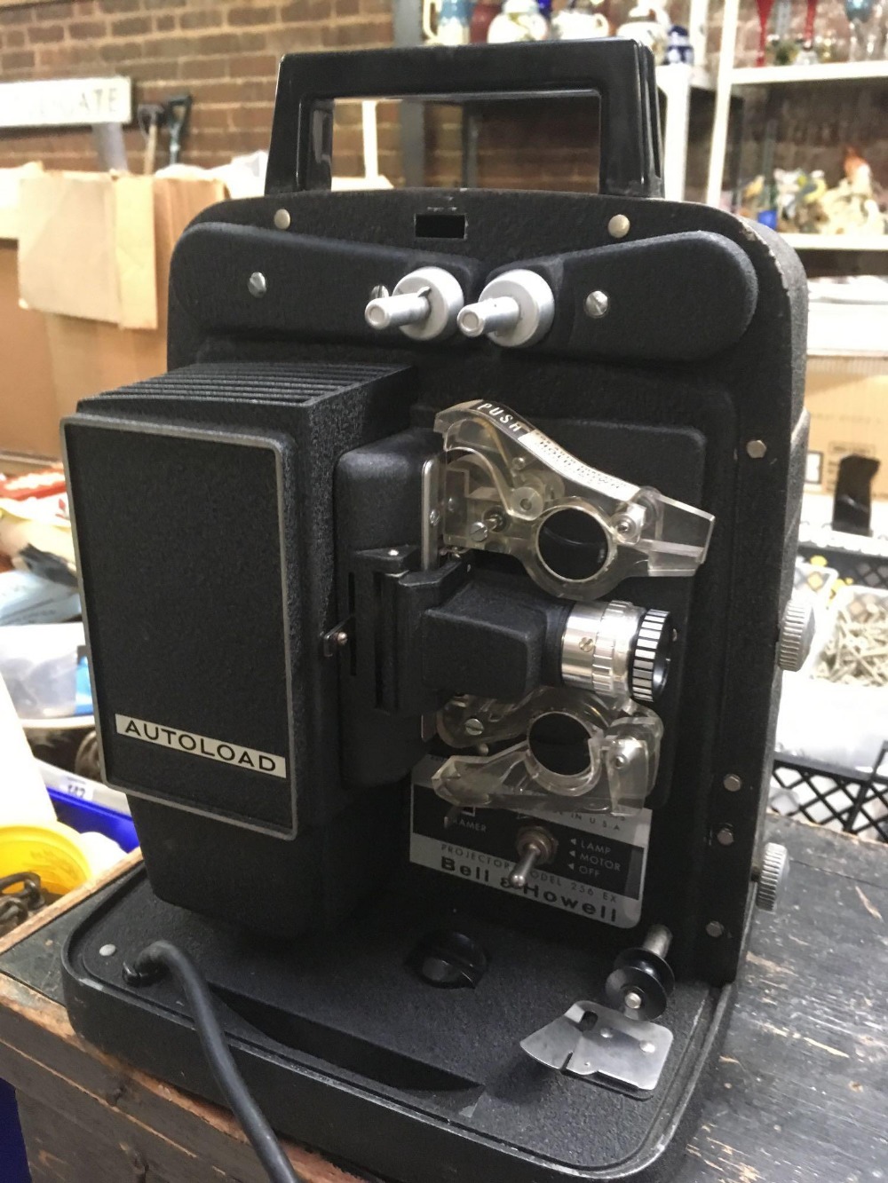 BELL & HOWELL PROJECTOR WITH AUTO LOAD - Image 2 of 4