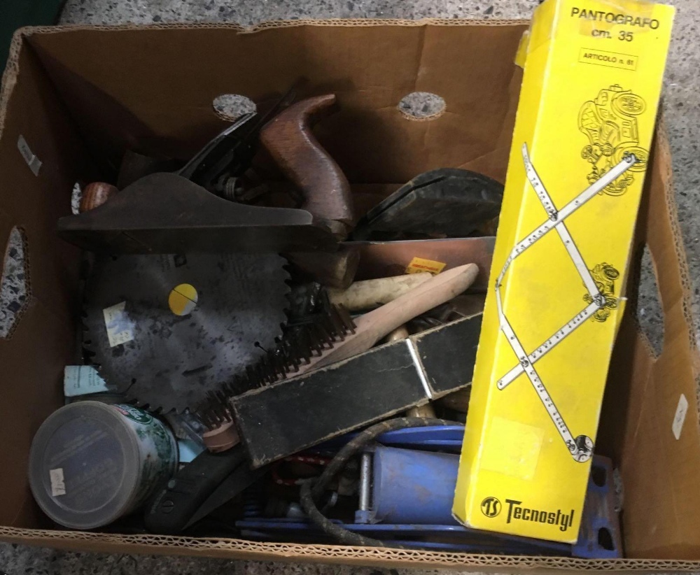 CARTON OF MISC HAND TOOLS INCL; AN AIR FOOT PUMP