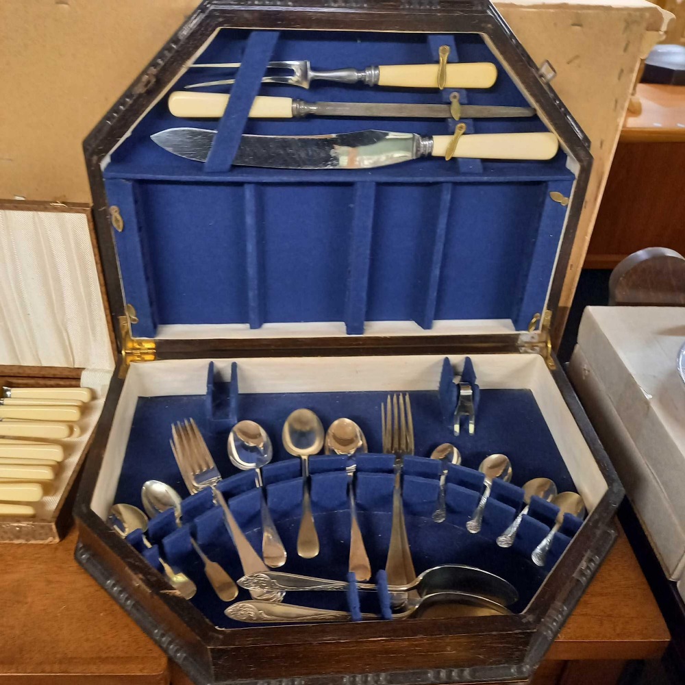 CANTEEN OF CUTLERY, 2 PART CANTEENS OF CUTLERY & CANTEEN OF FISH KNIVES & FORKS - Image 4 of 4