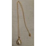 PEARL TYPE PENDANT ON 9ct FINE GOLD CHAIN