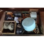 SMALL WOOD CARTON OF ELECTRICAL ODDMENTS, ANTI VIBRATION MOUNTS A TELEPHONE HANDSET & OTHERS