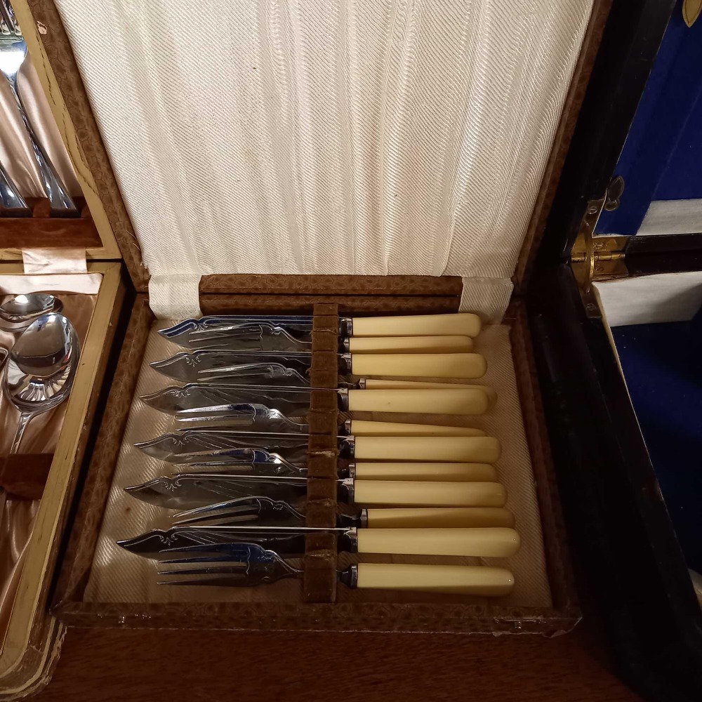 CANTEEN OF CUTLERY, 2 PART CANTEENS OF CUTLERY & CANTEEN OF FISH KNIVES & FORKS - Image 3 of 4