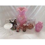 SHELF WITH END OF DAY GLASSWARE, A JUG, BASKET, SMALL VASE & A TEXTURED PINK GLASS FLOWER VASE