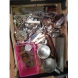 CARTON WITH MISC SOUVENIR SPOONS, KITCHEN GRATER, 2 PEWTER MUGS & TUB OF VINTAGE BRONZE COINAGE