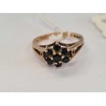 9ct GOLD SAPPHIRE CLUSTER RING, APPROX 2g