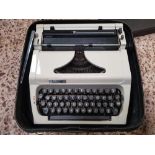 CASED ERIKA PORTABLE TYPEWRITER