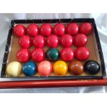SNOOKER BALL SET WITH A RONNIE O'SULLIVAN CUE