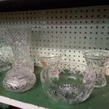 SHELF OF VARIOUS CRYSTAL GLASSWARE