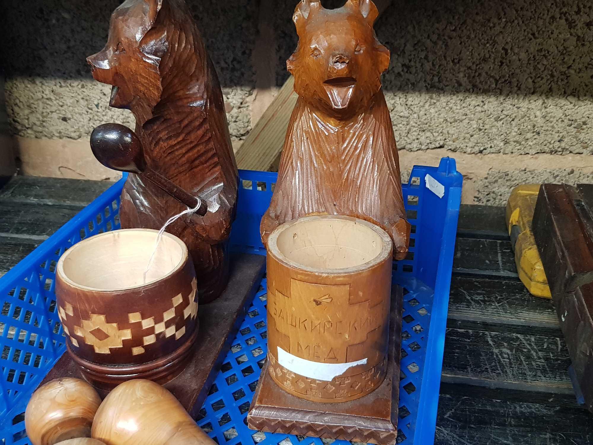 CARTON WITH 3 CARVED WOOD FRUITS & 2 POSSIBLY RUSSIAN, CARVED WOODEN HONEY BEAR POTS - Image 3 of 4