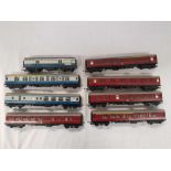 5 'OO' GAUGE CORRIDOR CARRIAGES, SLEEPING CAR & GUARDS VAN, (7 IN TOTAL)