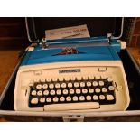 IMPERIAL SAFARI PORTABLE TYPEWRITER IN CASE