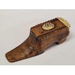 VICTORIAN TREEN SNUFF BOX BOOT