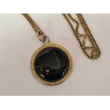 9ct GOLD CHAIN WITH BLACK PENDANT, APPROX 2g