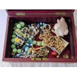 A JEWELLERY BOX WITH CONTENTS, NECKLACES, BROOCHES ETC