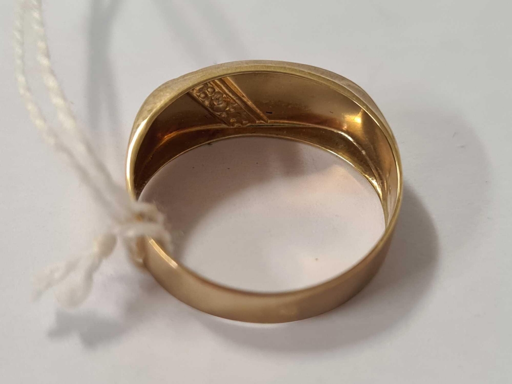 9ct GOLD SIGNET TING WITH DIAMONDS, SIZE M, APPROX 1.8g