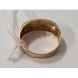 9ct GOLD SIGNET TING WITH DIAMONDS, SIZE M, APPROX 1.8g