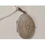 A GOOD OVAL SILVER HINGED LOCKET ENGRAVED WITH FLOWERS