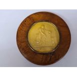 ROUND SNUFF BOX WITH GOLD COLOURED INSET MEDALLION