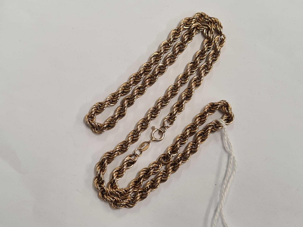 A 9ct GOLD ROPE TWIST NECK CHAIN, 19'' LONG