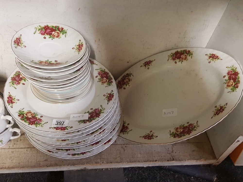 ENGLISH ROSE PATTERNED PART DINNER SERVICE - Image 3 of 3