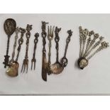 QTY OF DECORATIVE TEA SPOONS & FORKS